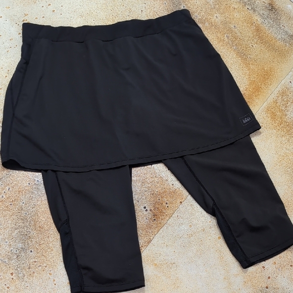 REI | Dark Charcoal Skirted Leggings 17" Inseam 3/4 Length Size L - Picture 1 of 8